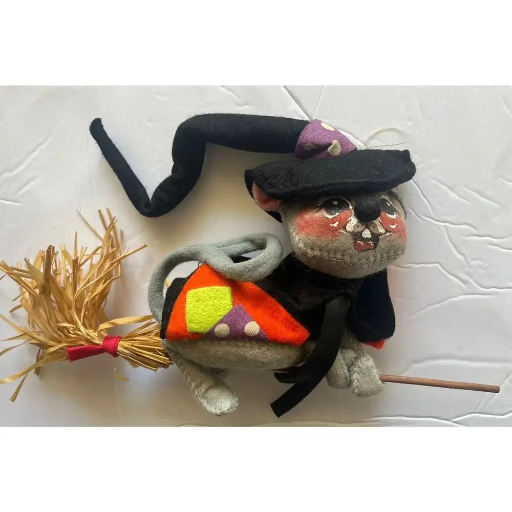 Vintage Annalee Halloween Witch Mouse‎ Broom Doll felt animal decoration - EUC